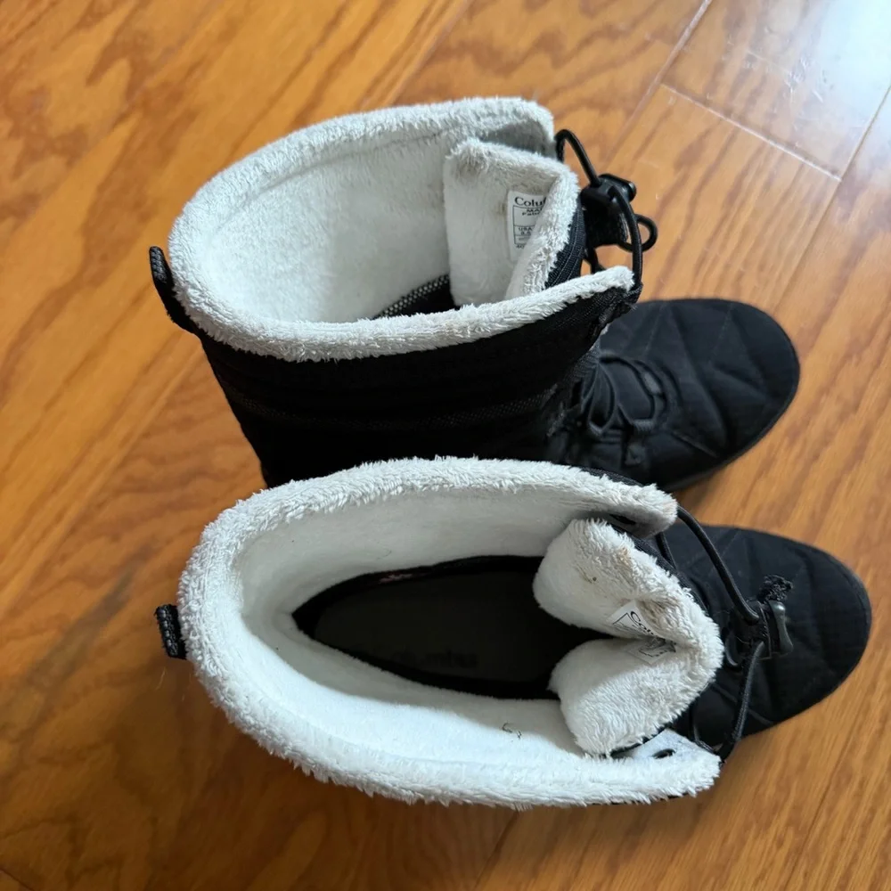 Columbia Black and White Women's Winter Snow Boots 8.5 waterproof techlite